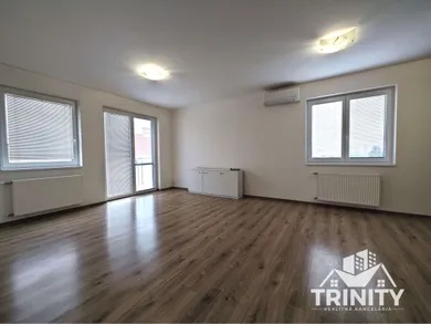Na prenájom 2-izbový byt, 68 m², Nové Zámky, centrum