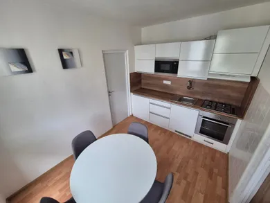 Mieszkania na wynajem, 3-pokojowe, Bratislava-Karlova Ves · €1000