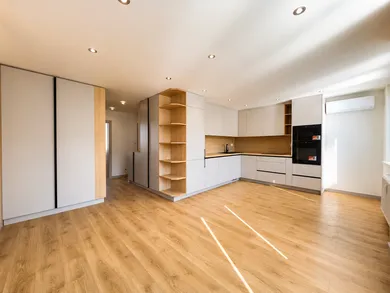 Mieszkania na sprzedaż, 4-pokojowe, Košice-Juh · €249 000