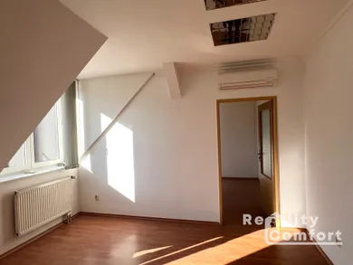 Na prenájom komerčné, 34 m², Prievidza