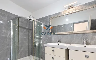 Na predaj 12-izbový dom, 320 m², Komoča