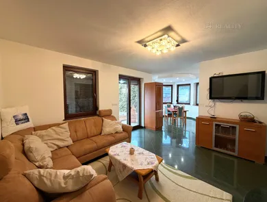 Na prenájom 5-izbový dom, 150 m², Trenčín, Jahodová