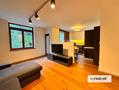 Eladó lakások, 3-szobás, Bratislava-Staré Mesto · €495 000