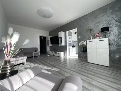 Квартири в оренду, 3-кімнатні, Nové Zámky · €600