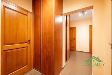 Na predaj 3-izbový byt, 65 m², Nové Mesto nad Váhom, Krátka