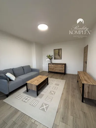 Na prenájom 2-izbový byt, 50 m², Komárno, Železničná