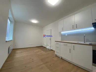Na prenájom 1-izbový byt, 33 m², Kolárovo, Dolná