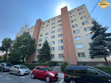 Na predaj 4-izbový byt, 77 m², Bratislava-Vrakuňa, Slatinská