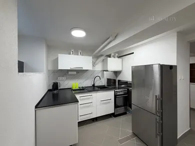 Na predaj komerčné, 48 m², Trenčín, Gen. M. R. Štefánika