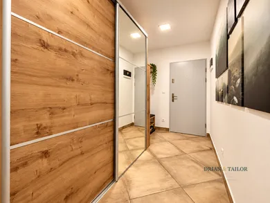 Na prenájom 2-izbový byt, 58 m², Hlohovec, Bernolákova