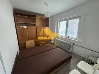 Na predaj 5-izbový dom, 472 m², Bešeňov