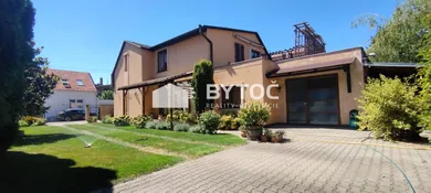 Na predaj 7-izbový dom, 214 m², Bratislava-Ružinov, -