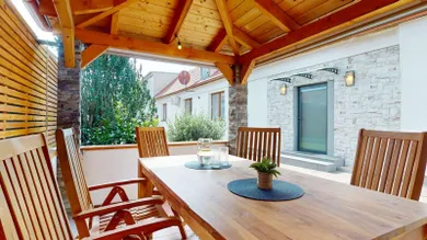 Будинки на продаж, 4-кімнатні, Slovenský Grob · €247 000