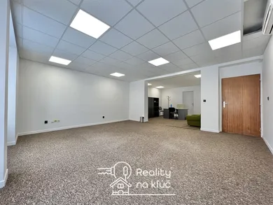 Na prenájom komerčné, 56 m², Nové Zámky, Hlavné Námestie
