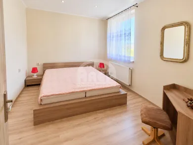 Na prenájom 3-izbový byt, 82 m², Michalovce, -