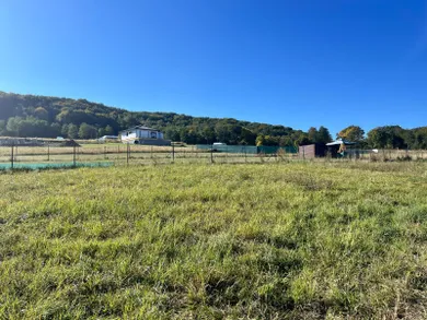 Na predaj pozemok, 909 m², Okružná