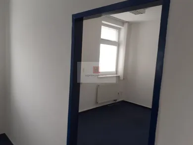 Na prenájom komerčné, 25 m², Bratislava-Nové Mesto, Pluhová