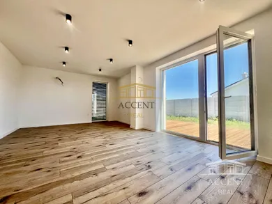 Domy na sprzedaż, 4-pokojowe, Kráľová pri Senci · €285 000