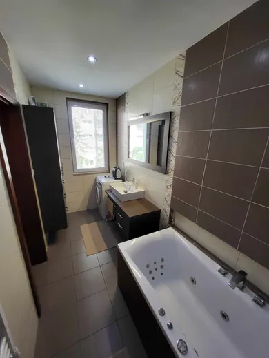 Na predaj 3-izbový byt, 74 m², Komárno