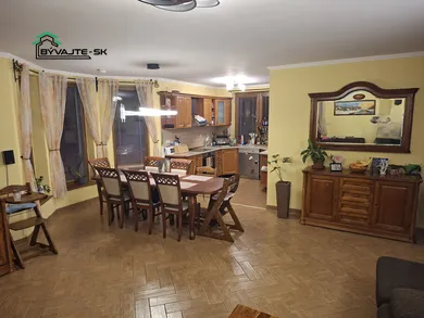 Domy na sprzedaż, 6-pokojowe, Nitra · €430 000