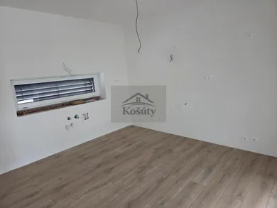 Na predaj 4-izbový dom, 98 m², Košúty