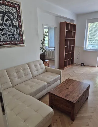 Byty na prenájom 3-izbový, Bratislava-Staré Mesto · €1 000