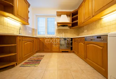Na prenájom 4-izbový byt, 221 m², Bratislava-Staré Mesto, Tajovského