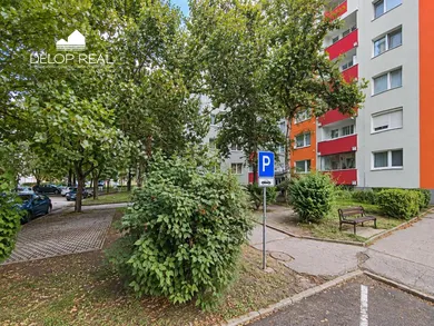 Mieszkania na sprzedaż, 4-pokojowe, Bratislava-Dúbravka · €240 000