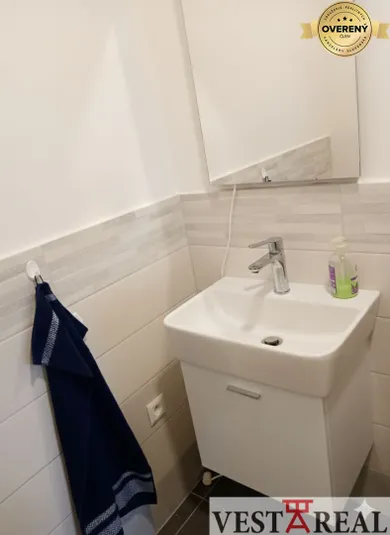 Na prenájom komerčné, 30 m², Trnava, Františkánska