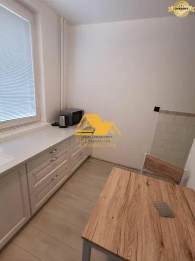 Na prenájom 2-izbový byt, 60 m², Nové Zámky
