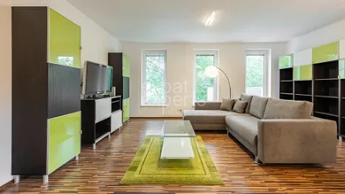 Byty na prenájom 2-izbový, Bratislava-Nové Mesto · €800