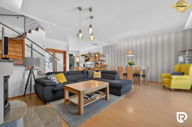 Na predaj 7-izbový dom, 269 m², Trenčín, Južná