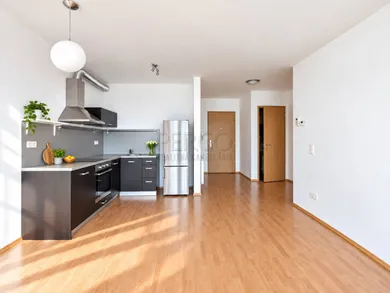 Na predaj 2-izbový byt, 64 m², Bratislava-Nové Mesto, Bajkalská