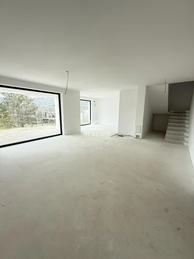 Domy na sprzedaż, 5-pokojowe, Banská Bystrica · €670 000