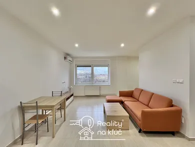 Na prenájom 1-izbový byt, 35 m², Nové Zámky, M. R. Štefánika
