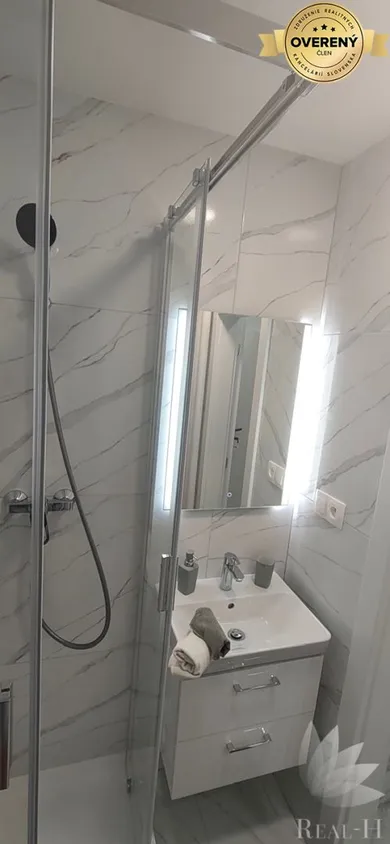 Na predaj 3-izbový byt, 56 m², Bratislava-Ružinov, Sečovská