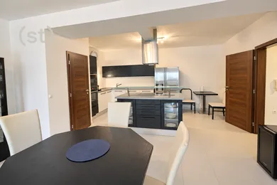 Na predaj 4-izbový byt, 187 m², Topoľčany, Námestie M. R. Štefánika