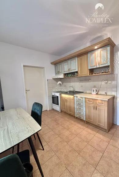 Mieszkania na wynajem, 3-pokojowe, Komárno · €600