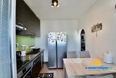 Na predaj 3-izbový byt, 71 m², Bratislava-Petržalka, Vígľašská