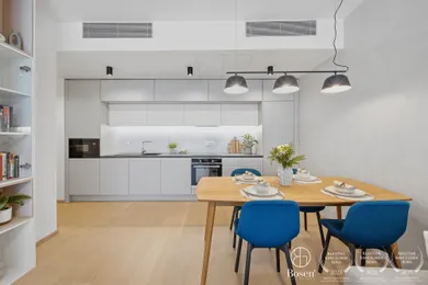 Na predaj 2-izbový byt, 56 m², Bratislava-Staré Mesto, Továrenská