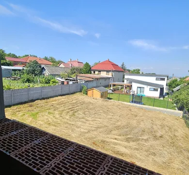 Na predaj 4-izbový dom, 122 m², Perín-Chym