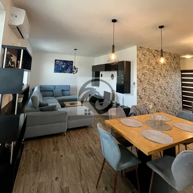 Na predaj 4-izbový byt, 97 m², Kozárovce, Hlavná