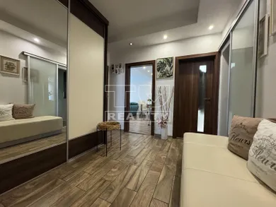 Na predaj 4-izbový byt, 88 m², Vráble