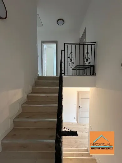 Na predaj dom v Rovinka · €399 000 · Dokončené