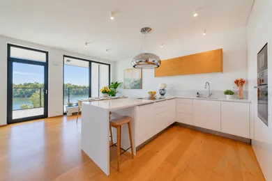 Na predaj 3-izbový byt, 96 m², Bratislava-Staré Mesto, Žižkova