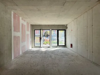 Na predaj komerčné, 56 m², Bratislava-Petržalka, Topoľčianska