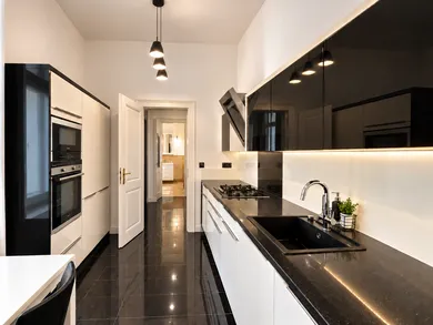 Na prenájom 3-izbový byt, 118 m², Bratislava-Staré Mesto, Vlčkova