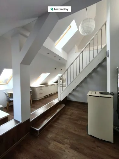 Na prenájom 2-izbový byt, 46 m², Bratislava-Nové Mesto