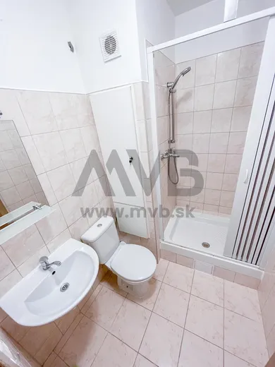 Na prenájom 1-izbový byt, 36 m², Nové Zámky, Nábrežná