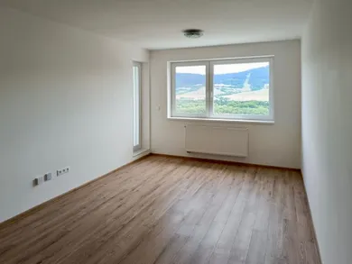 Na prenájom 2-izbový byt, 75 m², Námestovo, Veterná